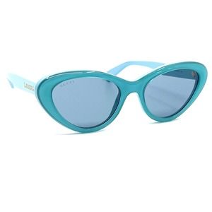 Gucci NWOT Blue Cat-Eye Sunglasses comes with case no damage never worn